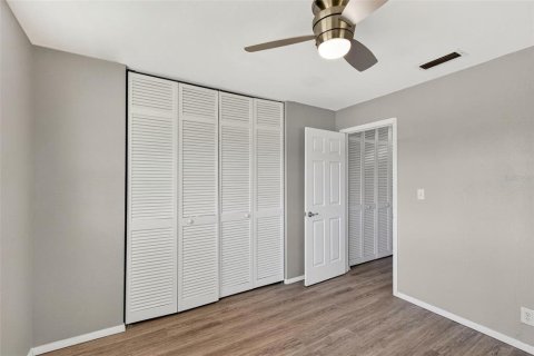 House in North Fort Myers, Florida 2 bedrooms, 106.93 sq.m. № 2156143 - photo 15