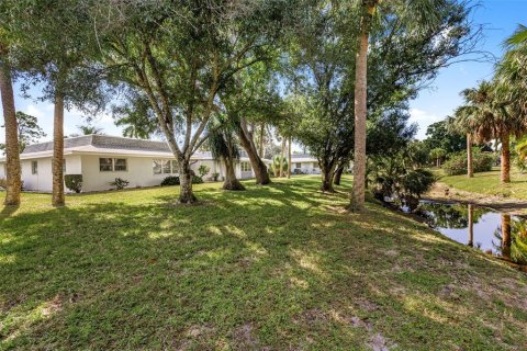 House in North Fort Myers, Florida 2 bedrooms, 106.93 sq.m. № 2156143 - photo 25