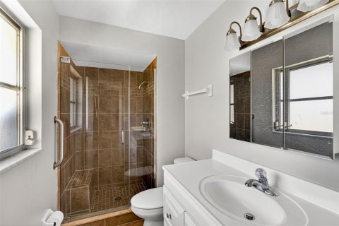 House in North Fort Myers, Florida 2 bedrooms, 106.93 sq.m. № 2156143 - photo 20