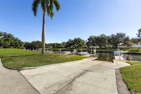 House in North Fort Myers, Florida 2 bedrooms, 106.93 sq.m. № 2156143 - photo 29