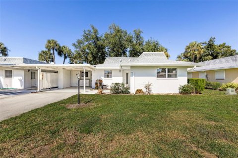 House in North Fort Myers, Florida 2 bedrooms, 106.93 sq.m. № 2156143