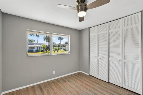 House in North Fort Myers, Florida 2 bedrooms, 106.93 sq.m. № 2156143 - photo 14