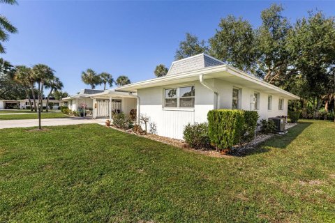 House in North Fort Myers, Florida 2 bedrooms, 106.93 sq.m. № 2156143 - photo 26