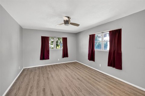 House in North Fort Myers, Florida 2 bedrooms, 106.93 sq.m. № 2156143 - photo 17
