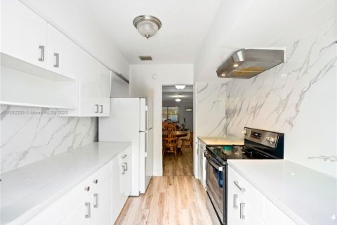 Immobilier commercial à vendre à Miami, Floride: 181.81 m2 № 1931231 - photo 24