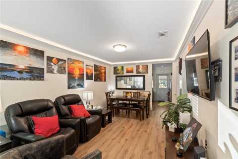 Immobilier commercial à vendre à Miami, Floride: 181.81 m2 № 1931231 - photo 8