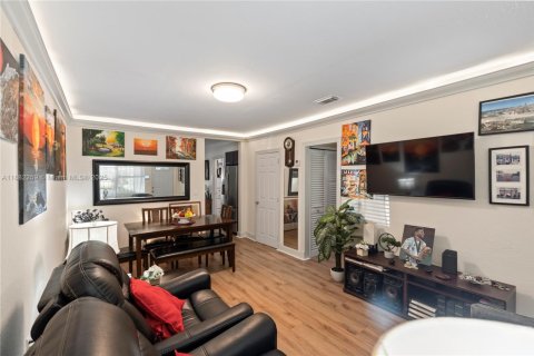 Immobilier commercial à vendre à Miami, Floride: 181.81 m2 № 1931231 - photo 9