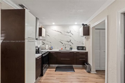 Immobilier commercial à vendre à Miami, Floride: 181.81 m2 № 1931231 - photo 11