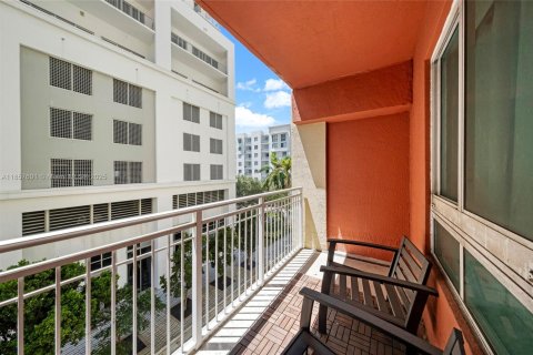 Condo in Miami, Florida, 1 bedroom  № 1889644 - photo 11