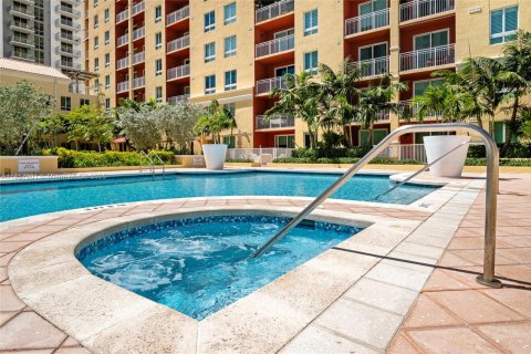 Condo in Miami, Florida, 1 bedroom  № 1889644 - photo 16