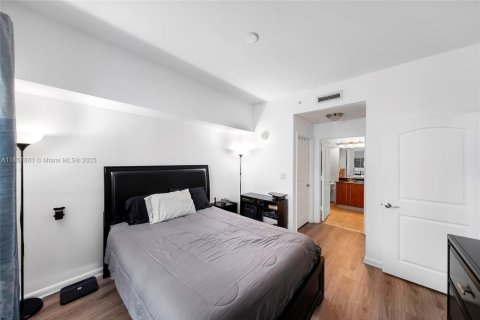 Condo in Miami, Florida, 1 bedroom  № 1889644 - photo 8