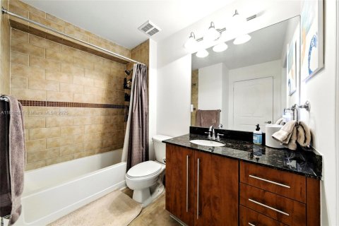 Condo in Miami, Florida, 1 bedroom  № 1889644 - photo 10