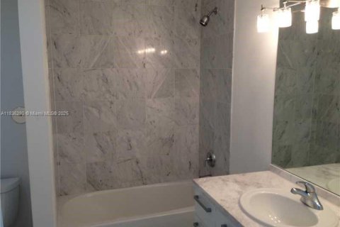 Снять в аренду кондоминиум в Майами, Флорида 46.54м2, № 1935169 - фото 1