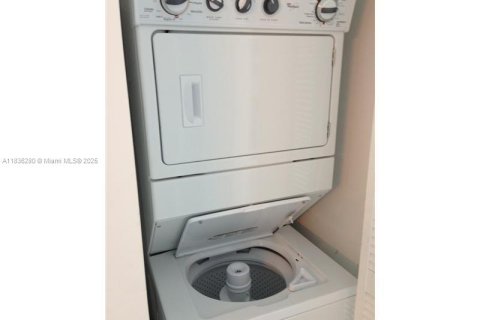 Снять в аренду кондоминиум в Майами, Флорида 46.54м2, № 1935169 - фото 3