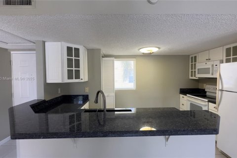 Condo in Lake Park, Florida, 1 bedroom  № 1809628 - photo 9