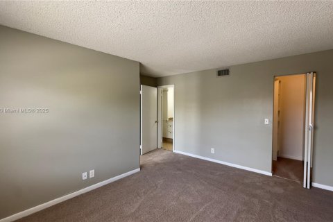 Condo in Lake Park, Florida, 1 bedroom  № 1809628 - photo 14