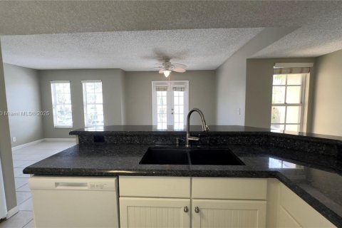 Condo in Lake Park, Florida, 1 bedroom  № 1809628 - photo 11