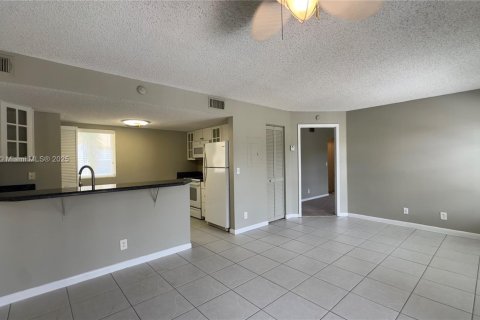 Condo in Lake Park, Florida, 1 bedroom  № 1809628 - photo 6