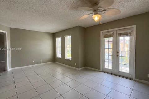 Condo in Lake Park, Florida, 1 bedroom  № 1809628 - photo 5