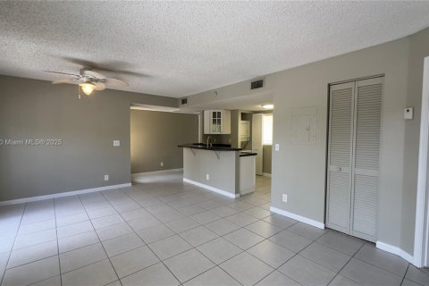 Condo in Lake Park, Florida, 1 bedroom  № 1809628 - photo 7