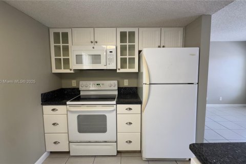 Condo in Lake Park, Florida, 1 bedroom  № 1809628 - photo 12