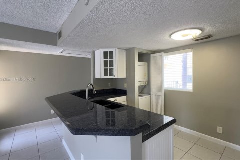 Condo in Lake Park, Florida, 1 bedroom  № 1809628 - photo 10