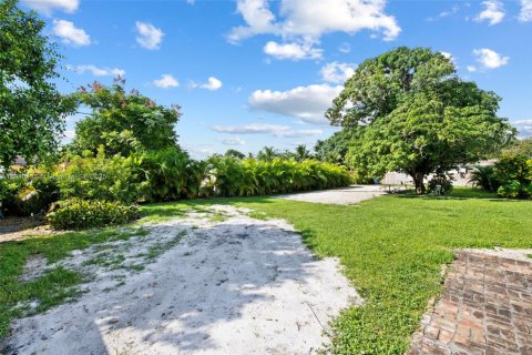 House in Hollywood, Florida 2 bedrooms, 103.68 sq.m. № 2013489 - photo 15