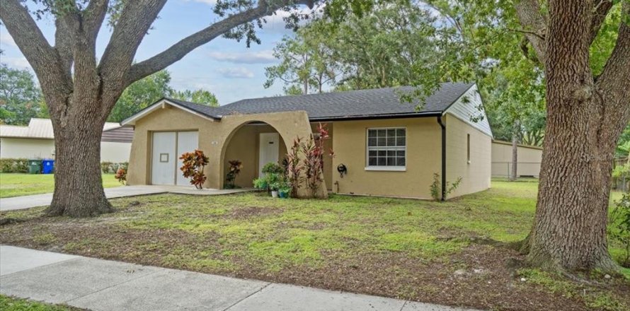House in Lakeland, Florida 2 bedrooms, 116.87 sq.m. № 1844702