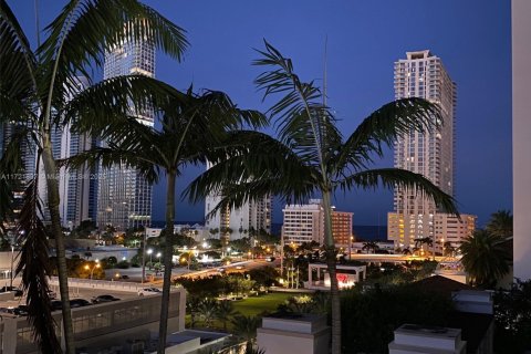 Condo in Sunny Isles Beach, Florida, 3 bedrooms  № 2012744