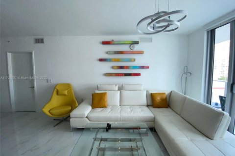 Condo in Sunny Isles Beach, Florida, 3 bedrooms  № 2012744 - photo 9