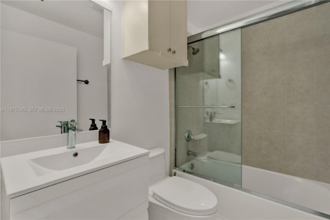 Copropriété à vendre à Aventura, Floride: 3 chambres, 153.29 m2 № 2154940 - photo 17