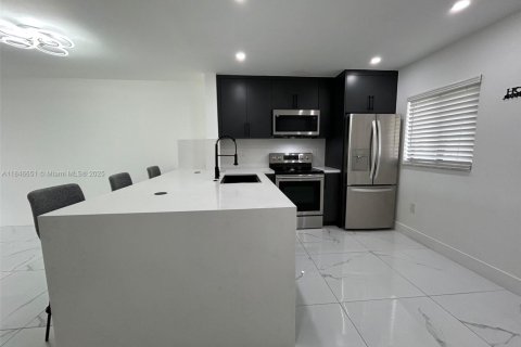 Appartement à louer à Fort Myers, Floride: 2 chambres, 74.41 m2 № 1845977 - photo 17