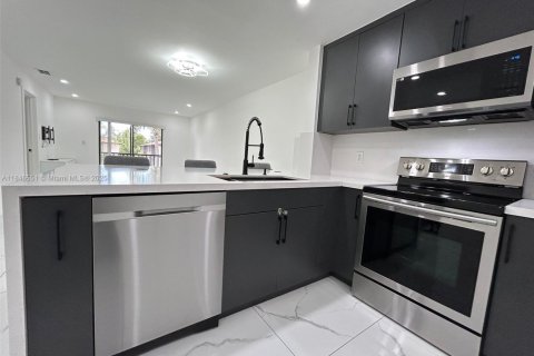 Appartement à louer à Fort Myers, Floride: 2 chambres, 74.41 m2 № 1845977 - photo 8