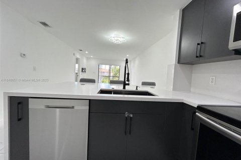 Appartement à louer à Fort Myers, Floride: 2 chambres, 74.41 m2 № 1845977 - photo 13
