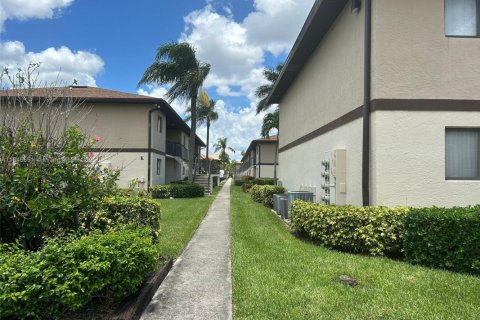 Appartement à louer à Fort Myers, Floride: 2 chambres, 74.41 m2 № 1845977 - photo 1