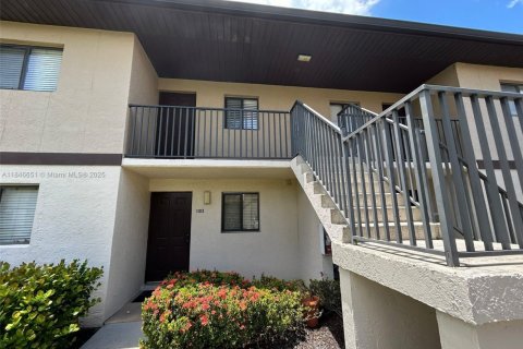 Appartement à louer à Fort Myers, Floride: 2 chambres, 74.41 m2 № 1845977 - photo 2