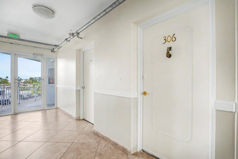 Купить кондоминиум в Форт-Лодердейл, Флорида 3 комнаты, 123.47м2, № 2185256 - фото 4