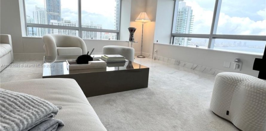 Кондоминиум с 2 спальнями в Майами, Флорида № 1959002
