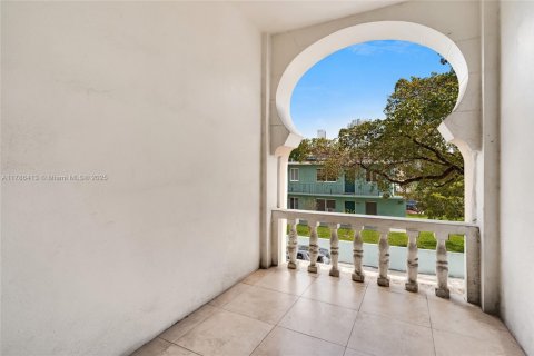 Propiedad comercial en venta en Miami, Florida № 1731383 - foto 9