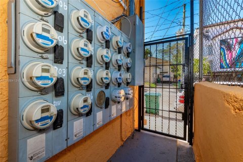 Propiedad comercial en venta en Miami, Florida № 1731383 - foto 6