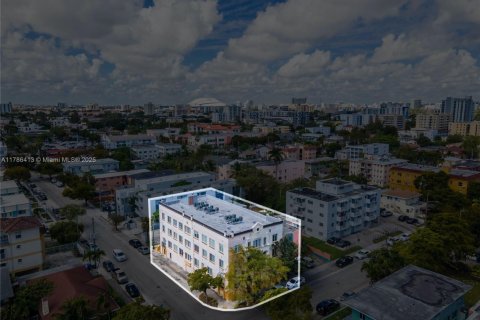 Propiedad comercial en venta en Miami, Florida № 1731383 - foto 22