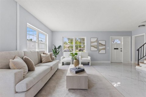 House in Saint Petersburg, Florida 3 bedrooms, 252.32 sq.m. № 1904669 - photo 11