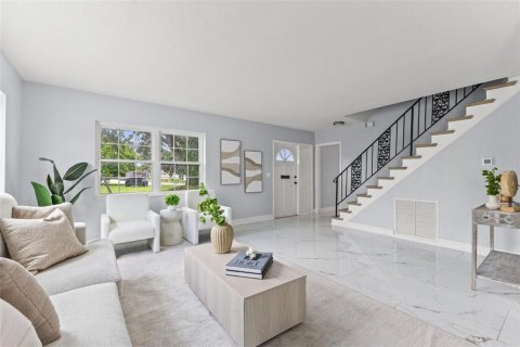 House in Saint Petersburg, Florida 3 bedrooms, 252.32 sq.m. № 1904669 - photo 3