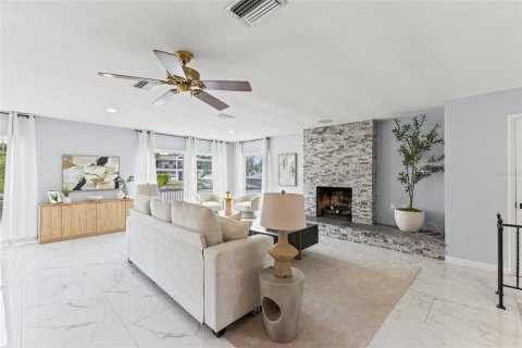 House in Saint Petersburg, Florida 3 bedrooms, 252.32 sq.m. № 1904669 - photo 16
