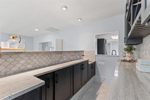 House in Saint Petersburg, Florida 3 bedrooms, 252.32 sq.m. № 1904669 - photo 21