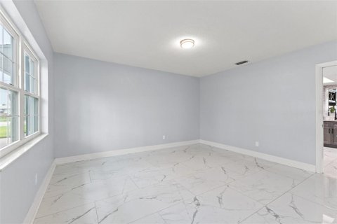 House in Saint Petersburg, Florida 3 bedrooms, 252.32 sq.m. № 1904669 - photo 13