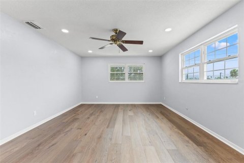 House in Saint Petersburg, Florida 3 bedrooms, 252.32 sq.m. № 1904669 - photo 27
