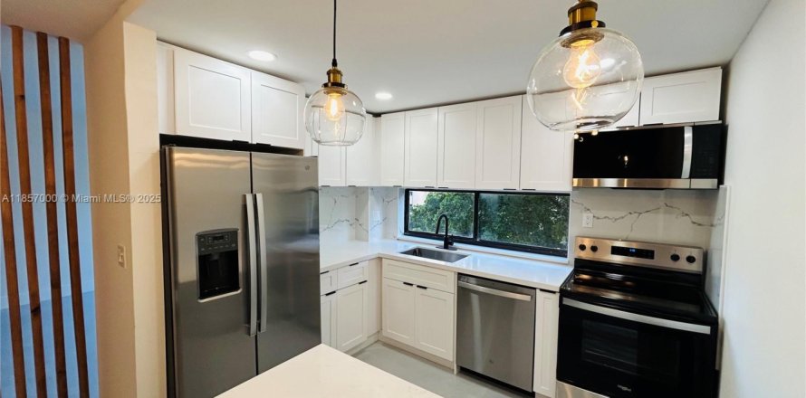 Condo in Sunny Isles Beach, Florida, 1 bedroom  № 1888172