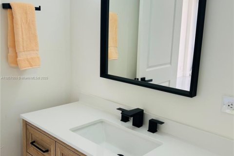Condo in Sunny Isles Beach, Florida, 1 bedroom  № 1888172 - photo 26