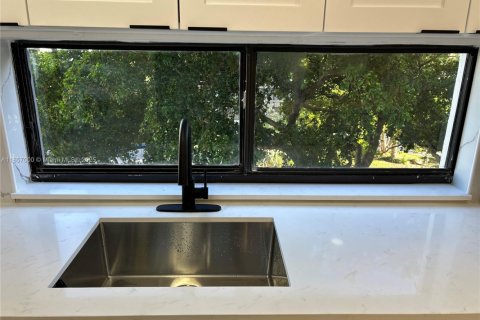 Condo in Sunny Isles Beach, Florida, 1 bedroom  № 1888172 - photo 16